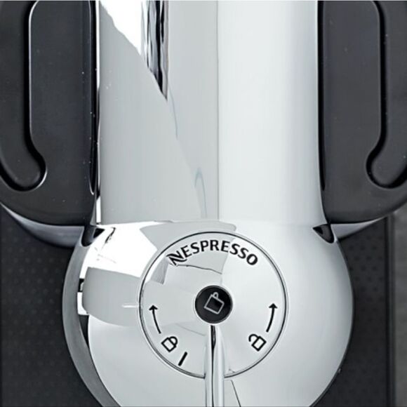 Breville Nespresso Vertuo & Aeroccino3 Espresso Machine - Picture 5 of 12
